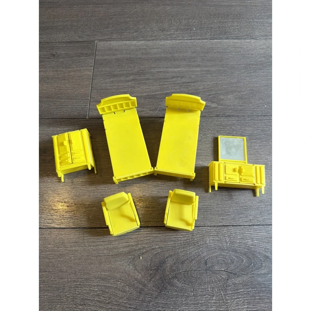 Vintage 6 Piece Liddle Kiddles Snap Happy Little Furniture Set Yellow Mattel